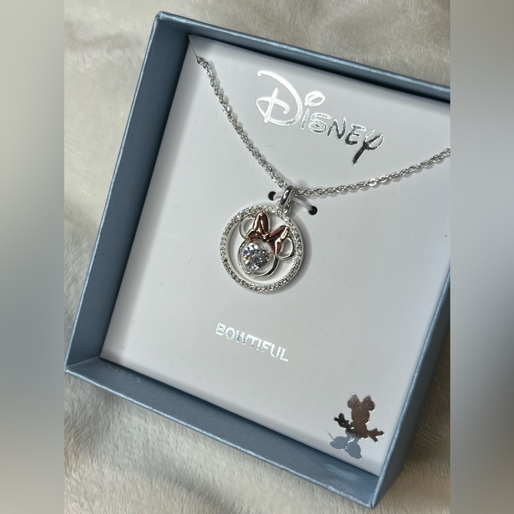 New In Box Disney Mickey Mouse Heart Necklace